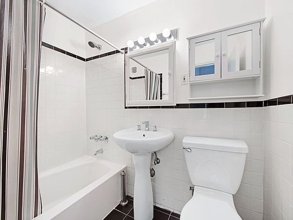 4th image of 6035 Broadway APT 6F