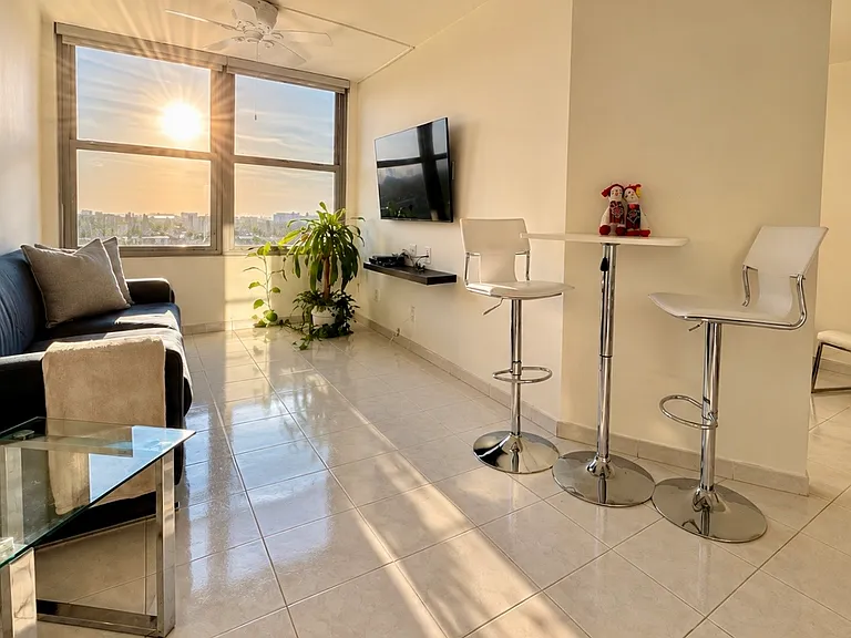 2899 Collins Ave #1042 — Photo 4