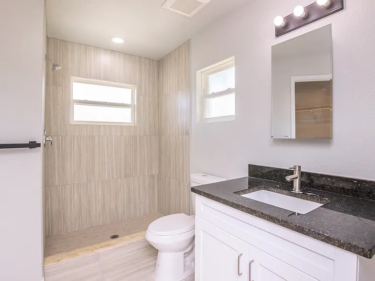Sandcastle Manor Apartments — Photo 18