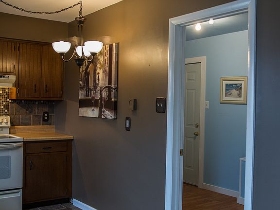 5th image of 622 Christopher Dr