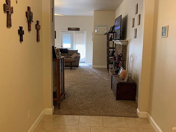 4th image of 900 E 93rd St