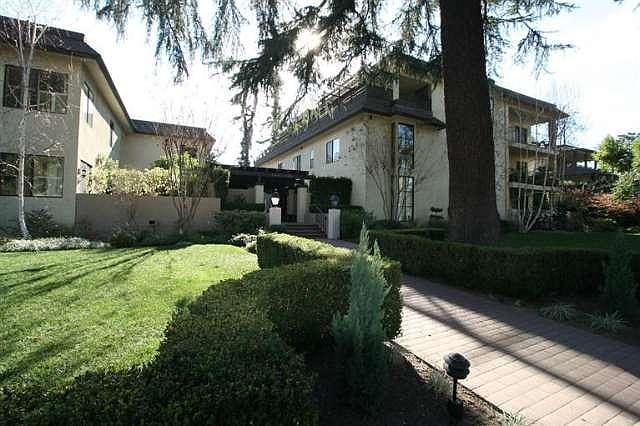 1st image of 360 W Bellevue Dr