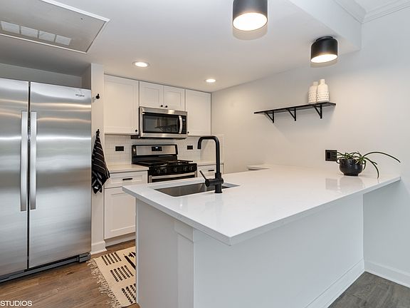 3rd image of 140 W Wood St Unit 109
