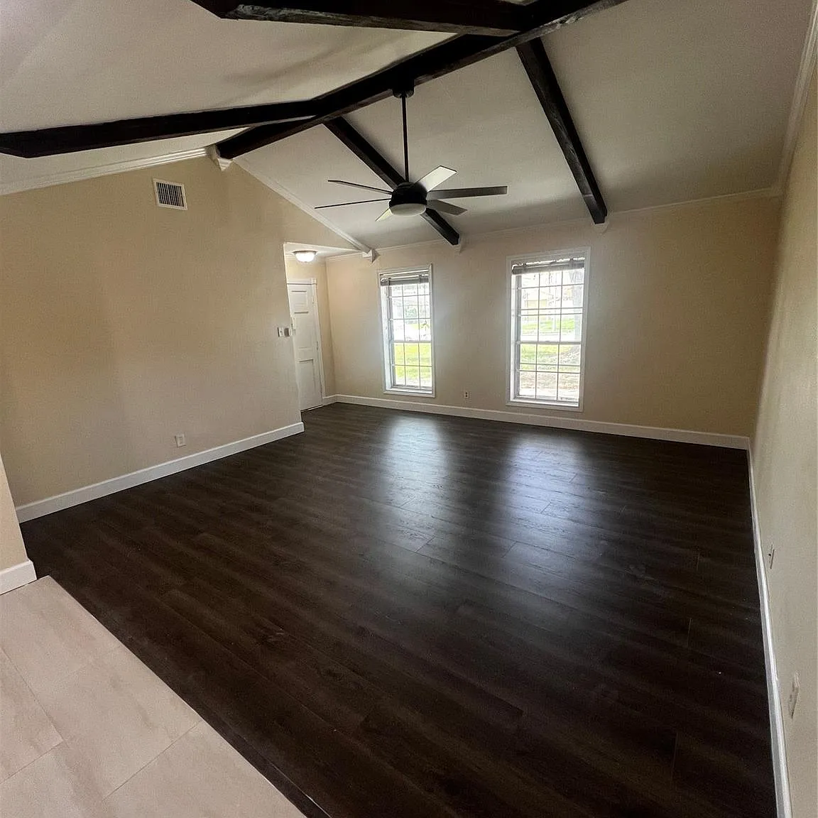 3 bed, 2.0 bath, 1600 sqft, $2,000 — Photo 3