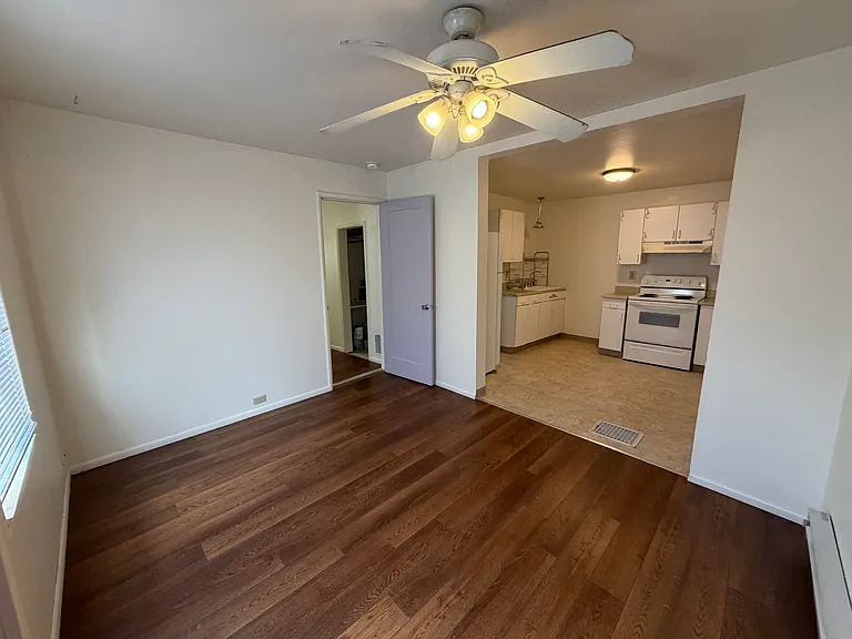 3214 Hoyt Ave — Photo 2