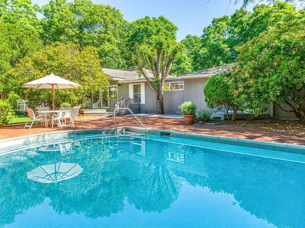 28 W Gate Rd, East Hampton, NY 11937
