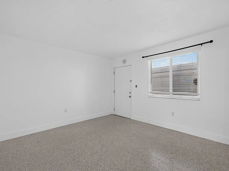2726 SW 21st St #103 — Photo 4