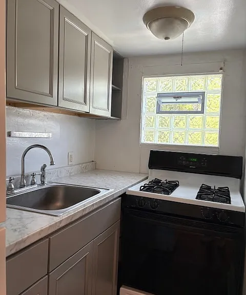 21 N Chestnut St #4 — Photo 2