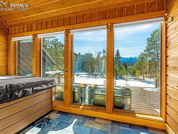 5th image of 880 Sun Valley Dr
