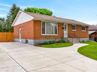 35 Peter St, Chatham Kent, ON N7M 5B2