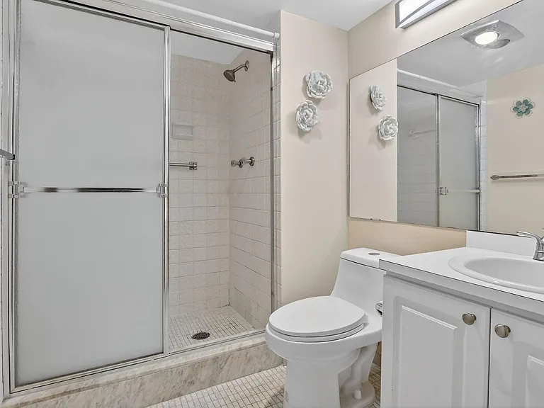 830 S Hollybrook Dr #204 — Photo 5