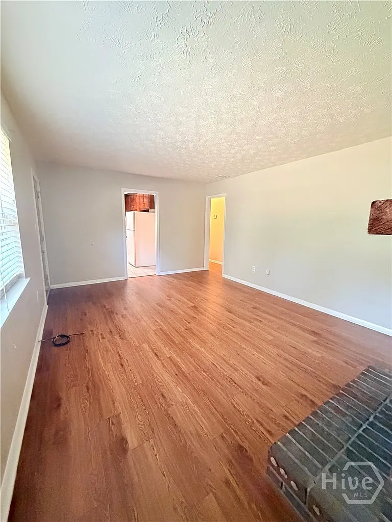 2 bed, 1.0 bath, 891 sqft, $1,150 — Photo 3