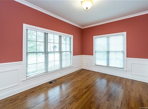2nd image of 1005 Belmont Village Dr