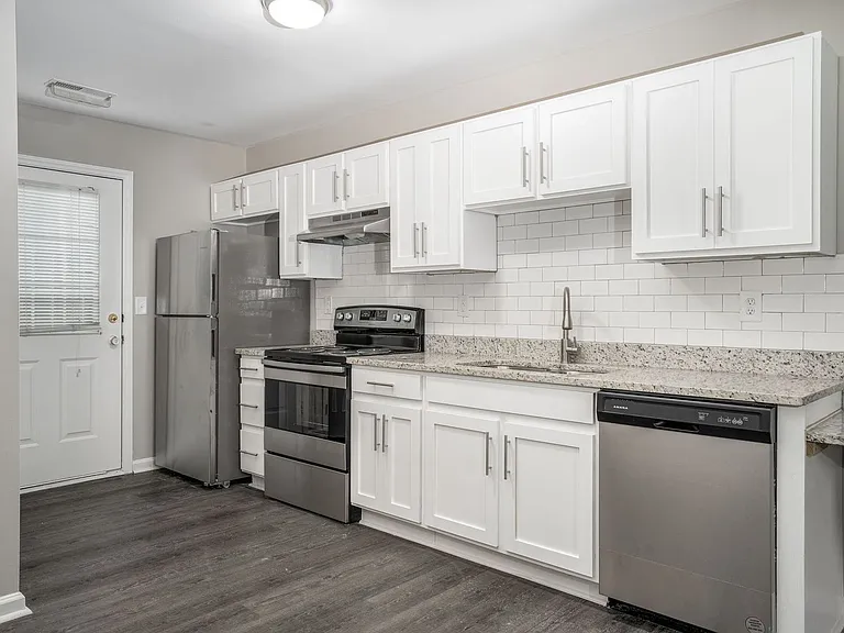 111 N Wheeless Dr — Photo 1