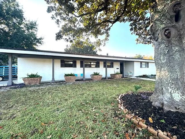 211 Palmetto Road — Photo 2
