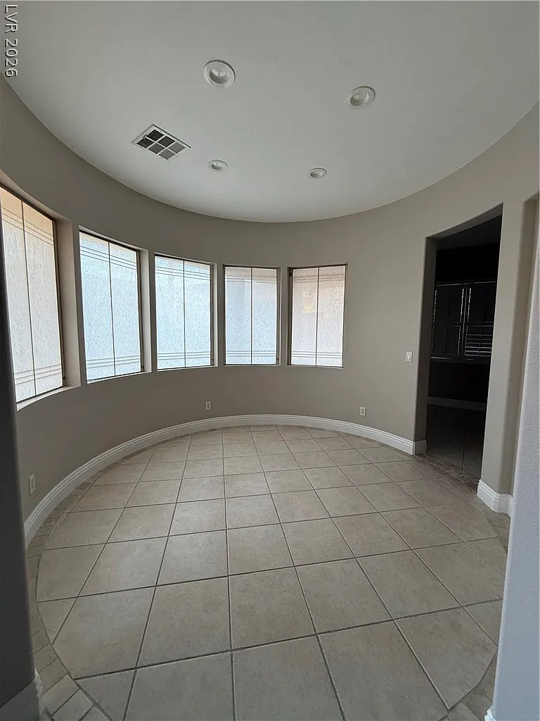 3 bed, 2.5 bath, 2214 sqft, $2,800 — Photo 3