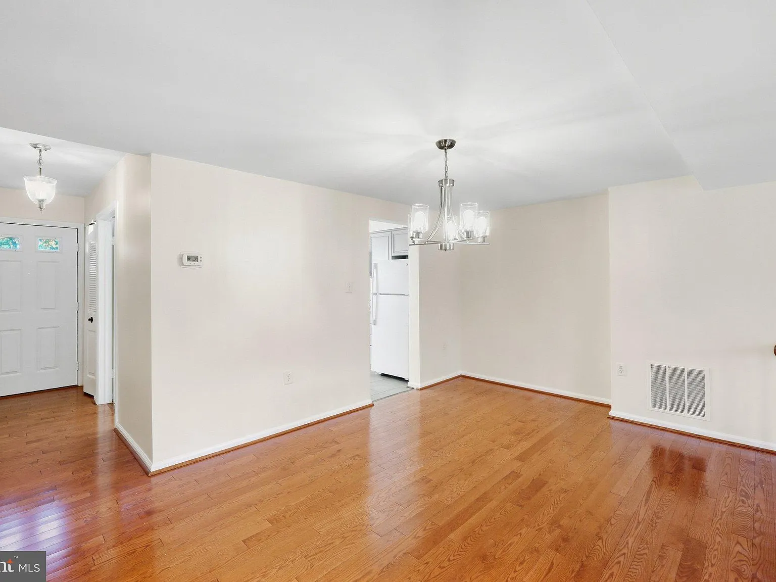 3 bed, 3.5 bath, 1822 sqft, $3,200 — Photo 4