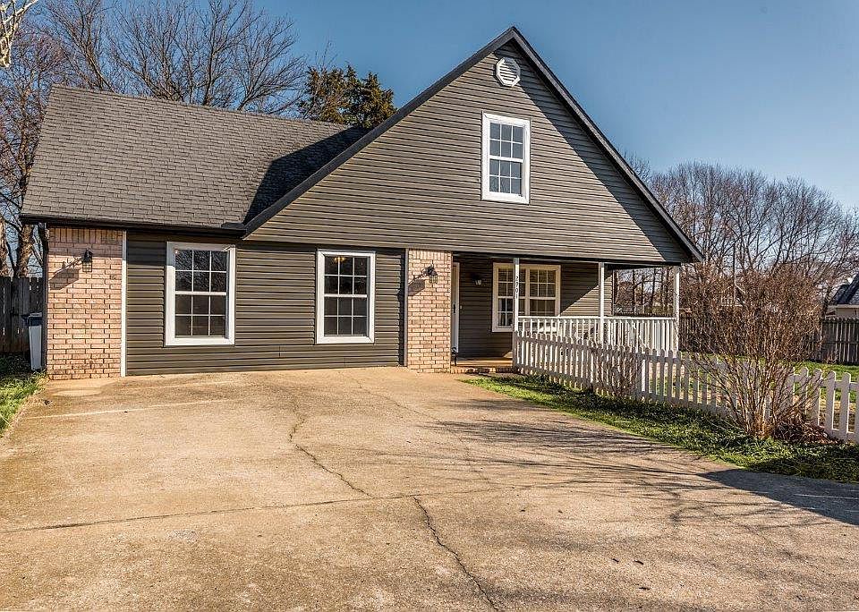 1st image of 2901 Levi Ln