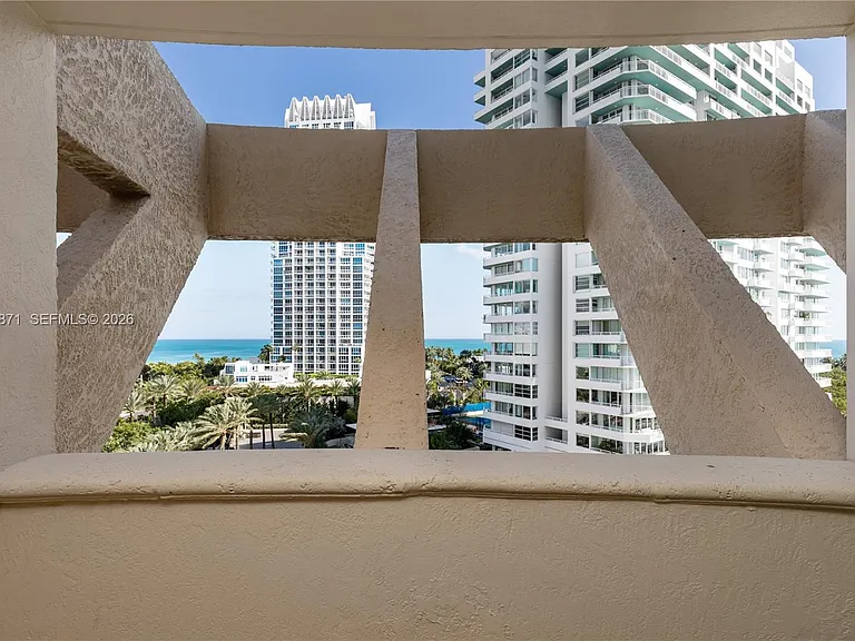 300 S Pointe Dr #907 — Photo 25