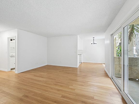 3rd image of 2221 20th St #3