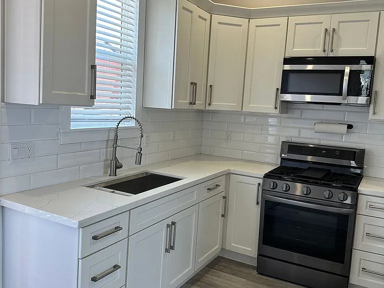 832 Pine St — Photo 1