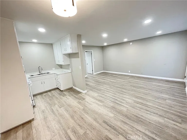 919 E Acacia Ave #Q — Photo 4