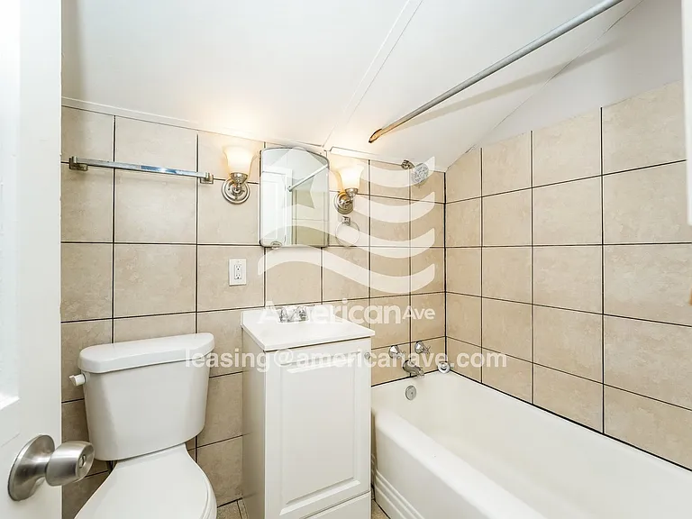 479190_014_bathroom_14.jpg