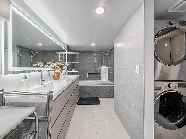 1900 Vine St #217 — Photo 6