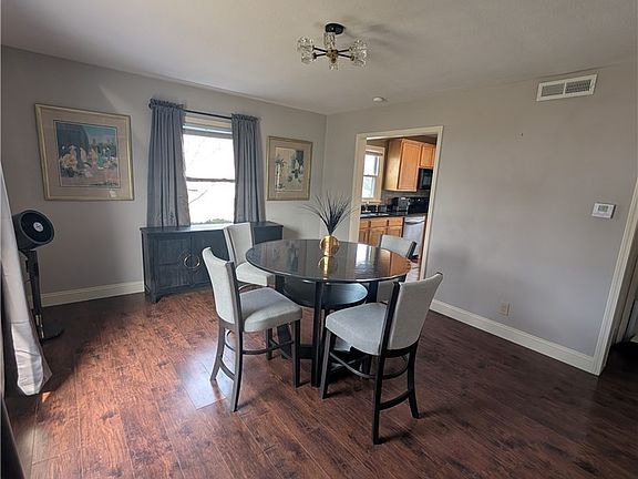 5th image of 1468 Curtis Ave