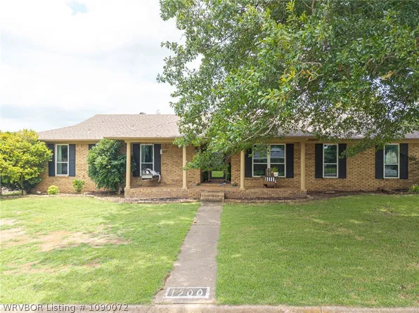 1500 N 13th St, Van Buren, AR 72956