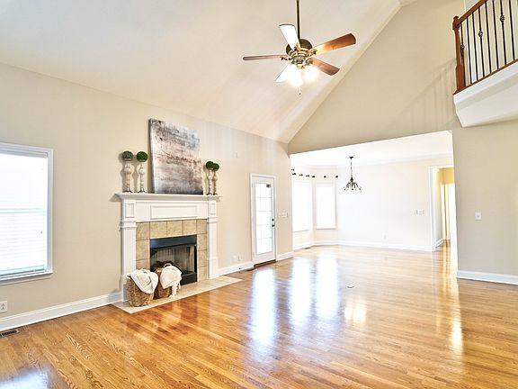 4th image of 1362 Dunraven Dr