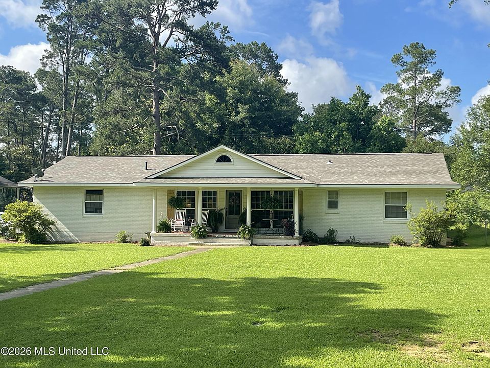1st image of 401 Pine Dr