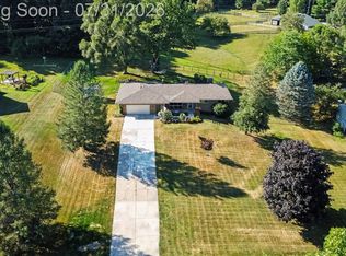 2777 White Lake Rd, Highland, MI 48356