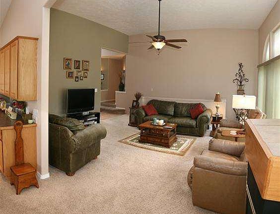 3rd image of 1003 N Knudson Ct