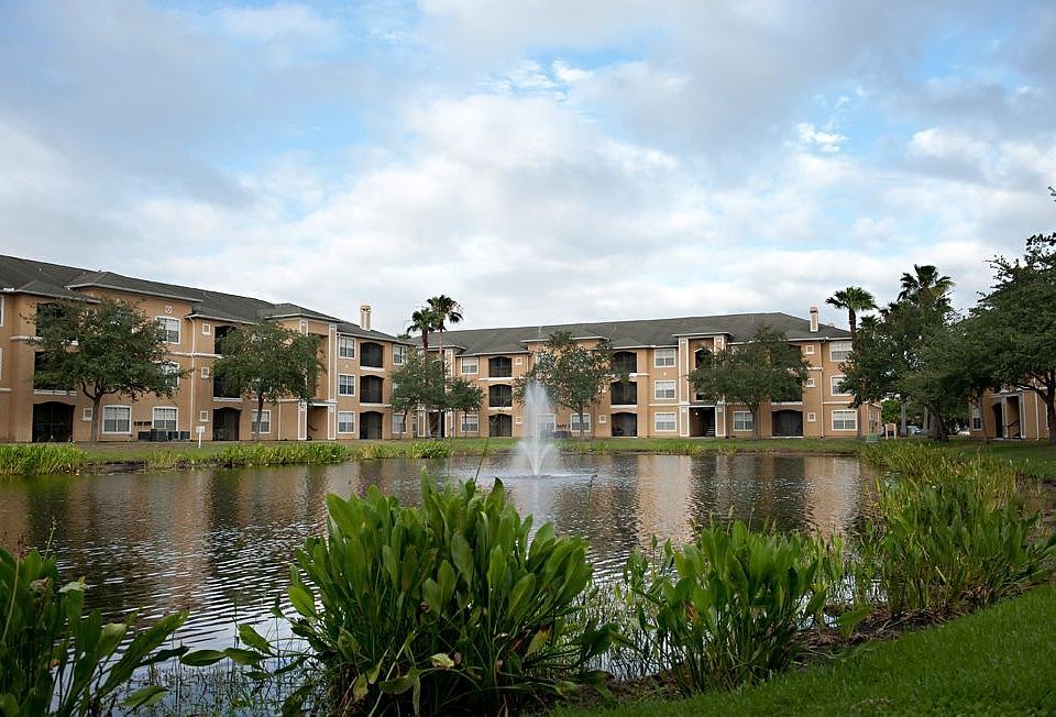 2nd image of 927 Eastlake Club Dr