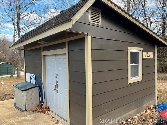 2nd image of 30516 Sycamore Dr
