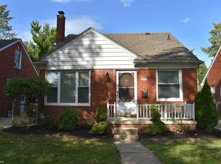 21249 Bournemouth St, Harper Woods, MI