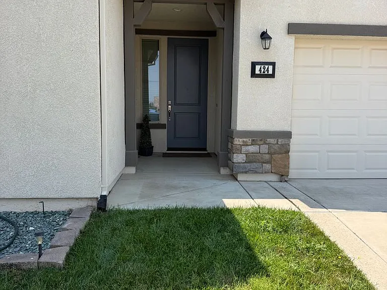 424 Sage Ct — Photo 2