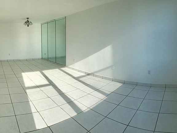 4th image of 17890 W Dixie Hwy APT 502