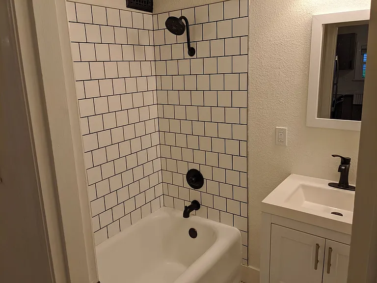Elise Apartments — Photo 11