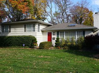 46 Ridge Dr E, Roslyn, NY 11576