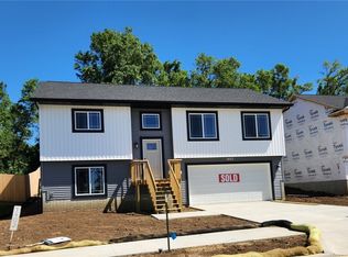 1902 Holly Meadow Ave SW, Cedar Rapids, IA 52404