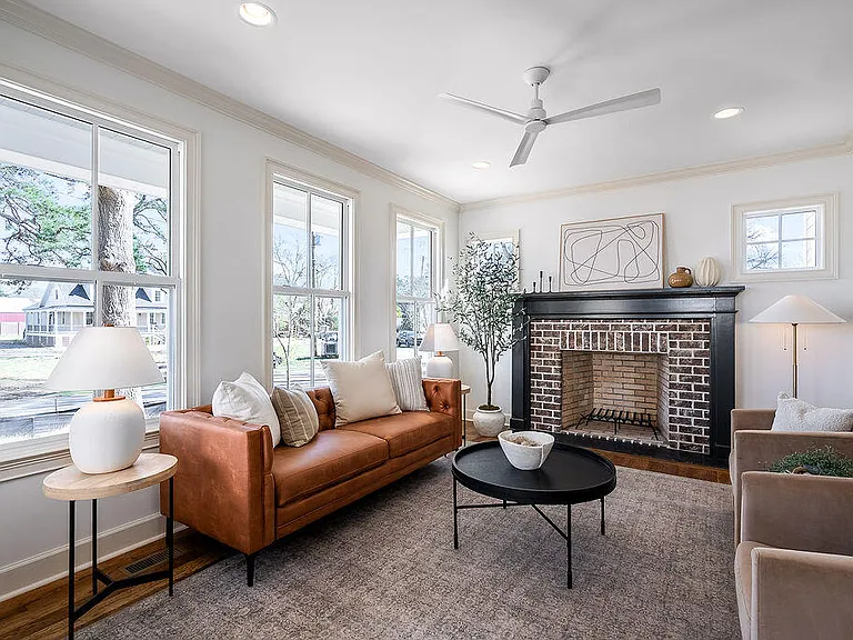 221 Williamsburg St NE — Photo 18