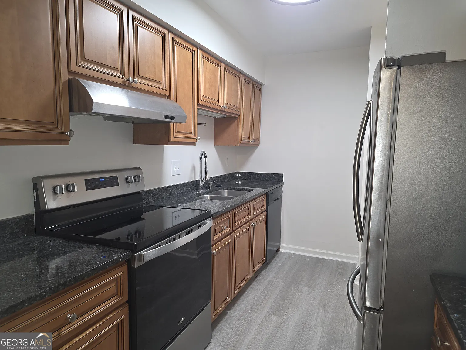 3 bed, 2.0 bath, 1393 sqft, $2,000 — Photo 3