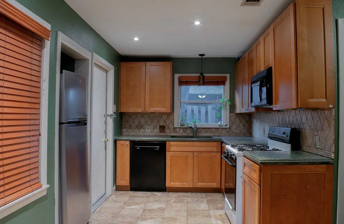 2 bed, 1.0 bath, 825 sqft, $2,500 — Photo 3