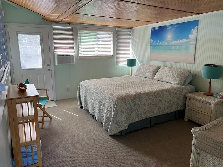 King room with window air conditioner