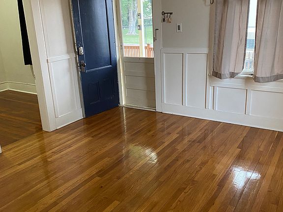 3rd image of 406 W 2nd Pl