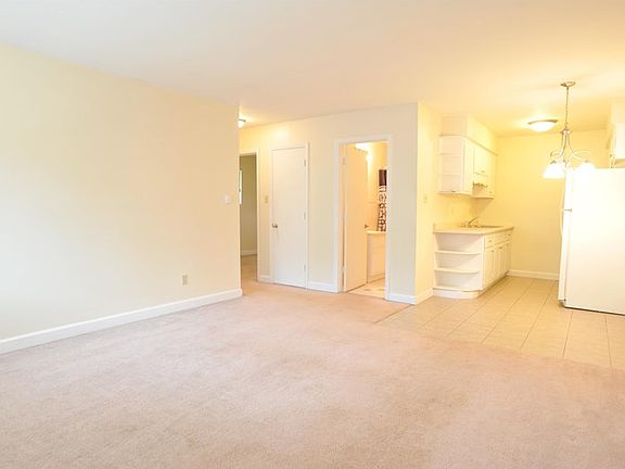 4th image of 1449 Catherine St APT 1