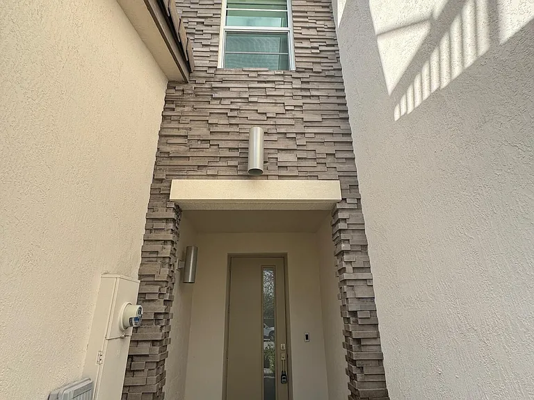 8975 Kingsmoor Way — Photo 4