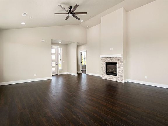 3rd image of 2350 Parkview Ave